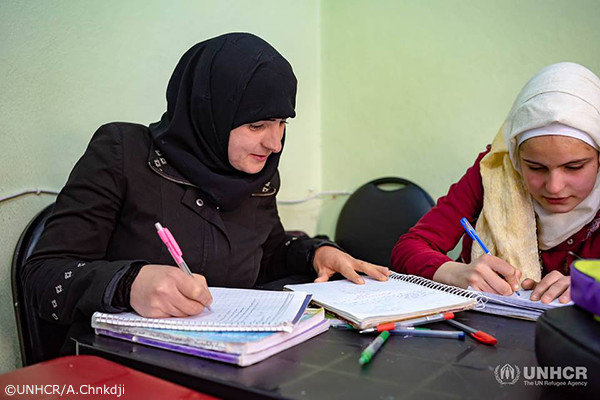 写真：勉学に励むエルハム