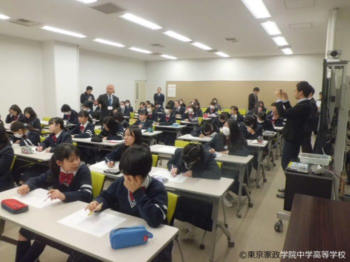 東京家政学院　保健体育　UNHCR　難民　20億キロ