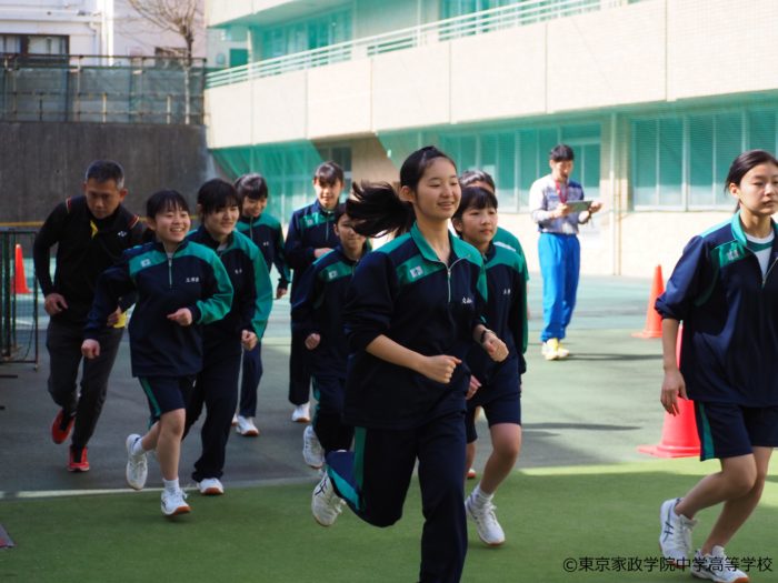 東京家政学院　保健体育　UNHCR　難民　20億キロ