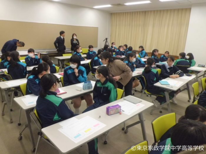 東京家政学院　保健体育　UNHCR　難民　20億キロ